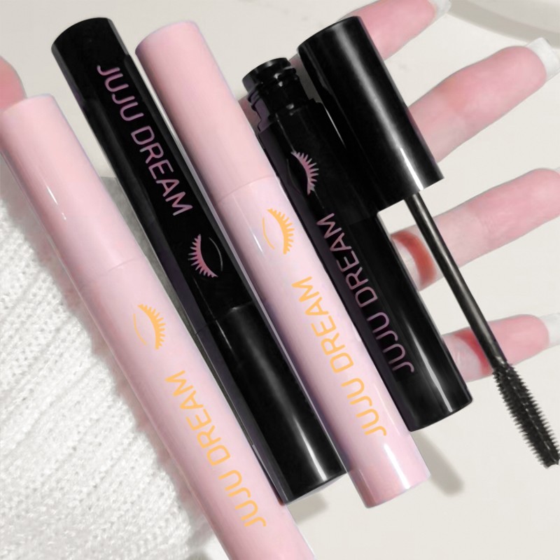 Thick Mascara Formula Close Up